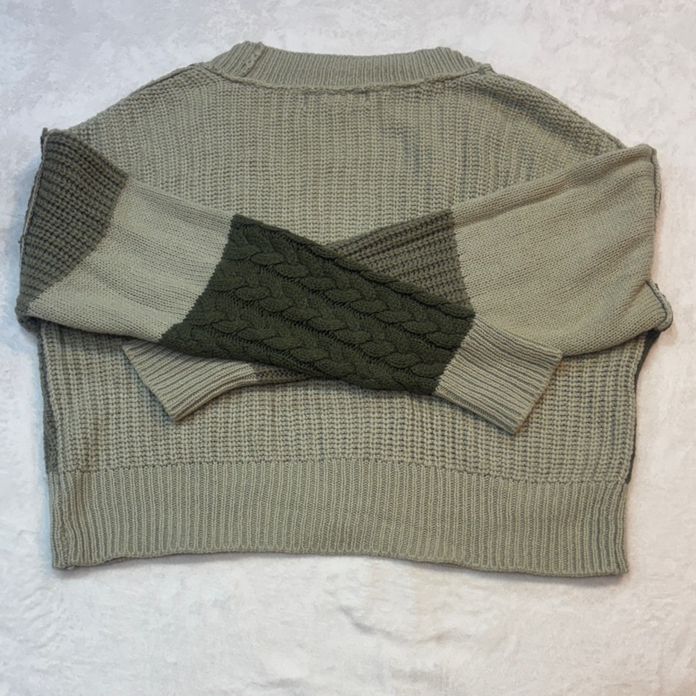 Stylish Two-Tone Knit Cardigan - Picture 7 of 9